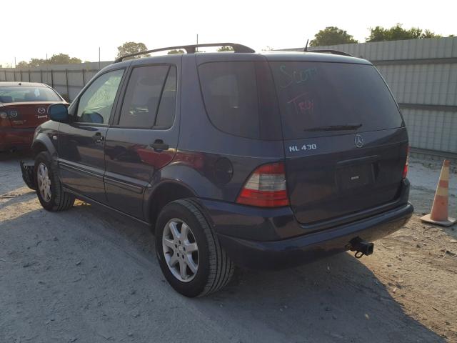 4JGAB72E7XA100628 - 1999 MERCEDES-BENZ ML 430 蓝色 照片 3