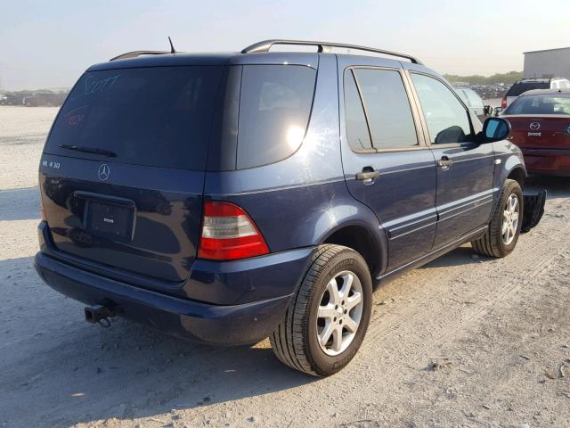 4JGAB72E7XA100628 - 1999 MERCEDES-BENZ ML 430 蓝色 照片 4