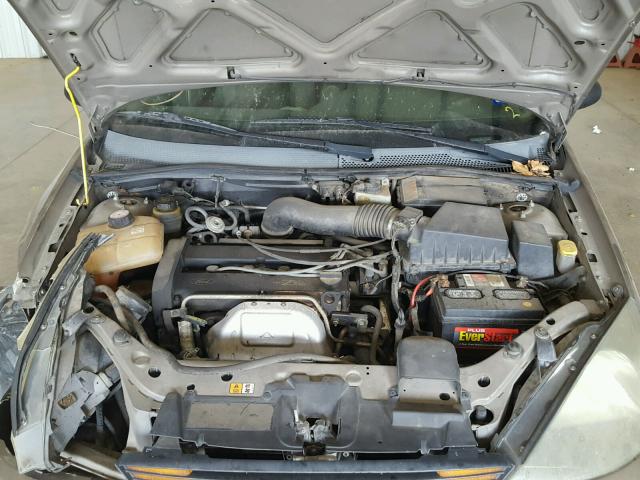 1FAFP343X4W144451 - 2004 FORD FOCUS SE C GOLD photo 7