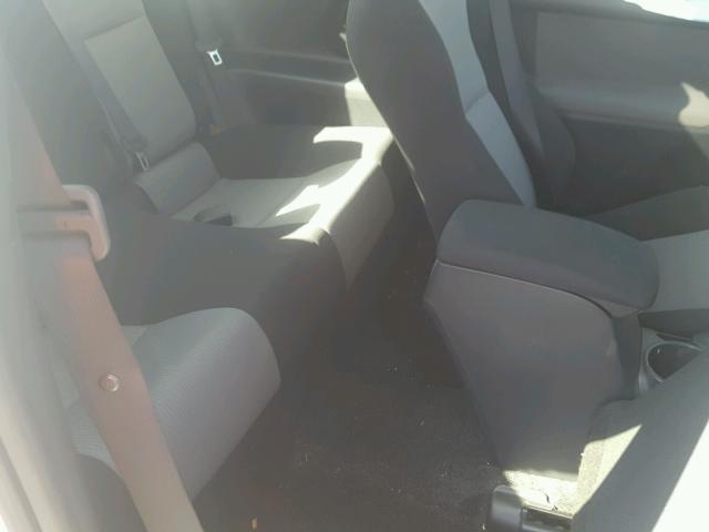 JTKJF5C71FJ010752 - 2015 TOYOTA SCION TC 白色 照片 6