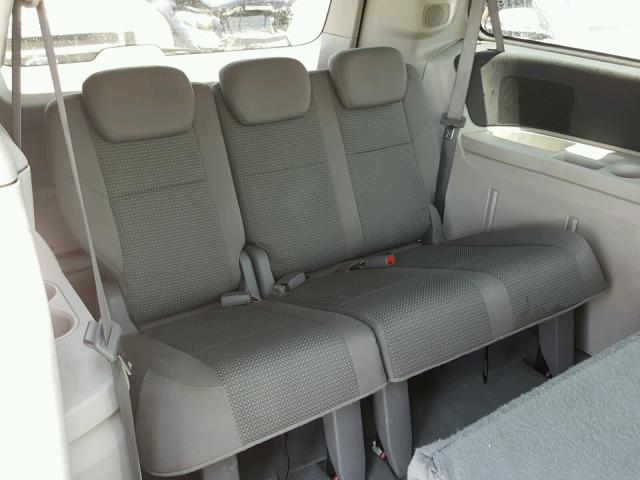 2V8HW44189R598373 - 2009 VOLKSWAGEN ROUTAN S RED photo 9