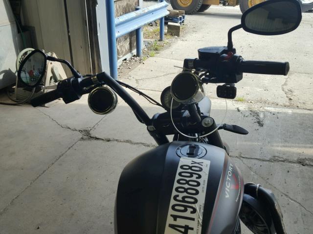 5VPEW36N8D3013495 - 2013 VICTORY MOTORCYCLES HARD-BALL Schwarz Foto 9