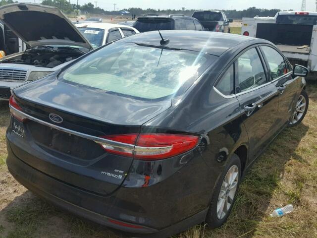 3FA6P0LU8HR235624 - 2017 FORD FUSION BLACK photo 4