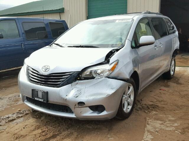 5TDKK3DC3DS281111 - 2013 TOYOTA SIENNA LE SILVER photo 2