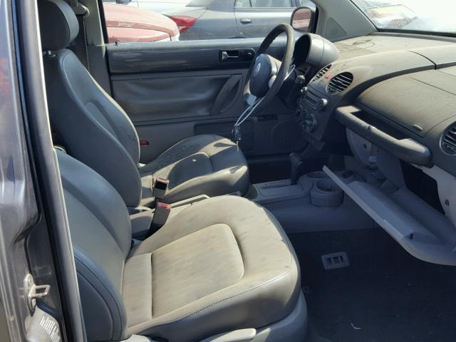 3VWBK31C64M419225 - 2004 VOLKSWAGEN NEW BEETLE ნაცრისფერი ფოტო 5