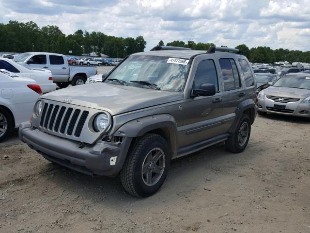 1J4GL38K15W726820 - 2005 JEEP LIBERTY RE BEIGE photo 2