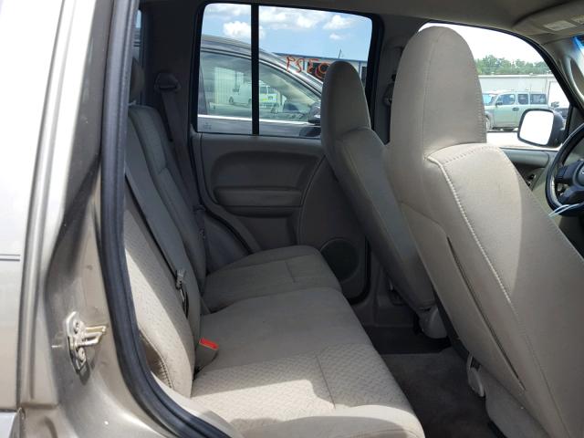 1J4GL38K15W726820 - 2005 JEEP LIBERTY RE BEIGE photo 6