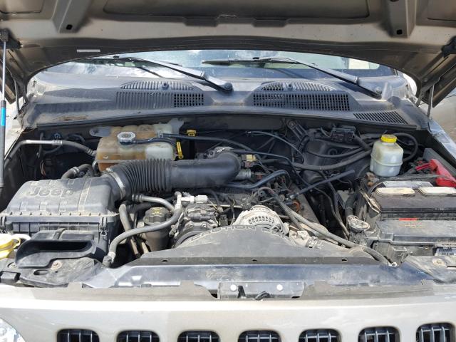 1J4GL38K15W726820 - 2005 JEEP LIBERTY RE BEIGE photo 7