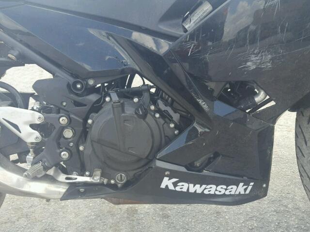 JKAEXKG12JDA04554 - 2018 KAWASAKI EX400 BLACK photo 9