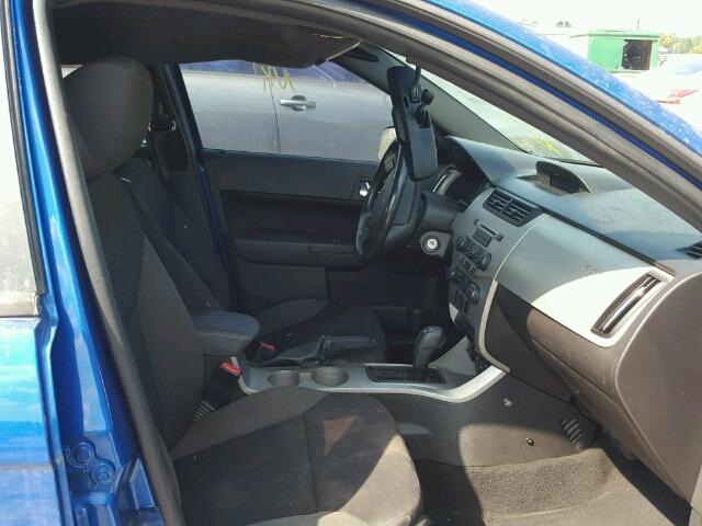 1FAHP3GNXBW135686 - 2011 FORD FOCUS SES BLUE photo 5