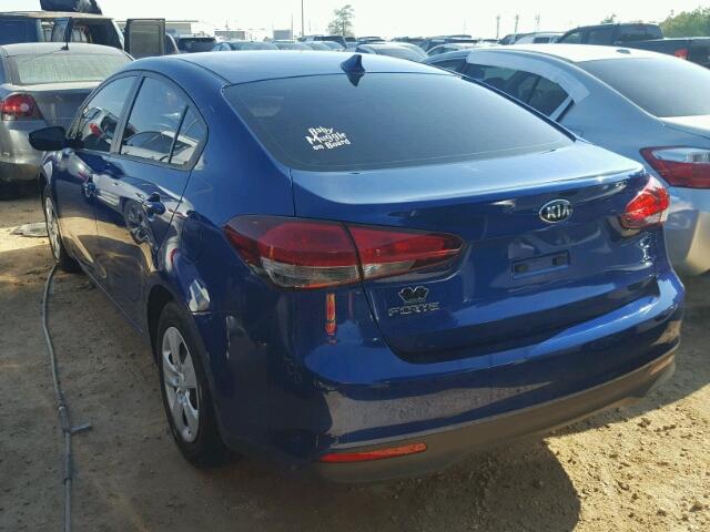 3KPFK4A77HE116158 - 2017 KIA FORTE BLUE photo 3