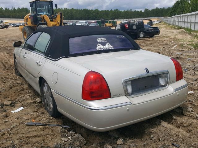 1LNHM83W54Y650998 - 2004 LINCOLN TOWN CAR U WHITE photo 3