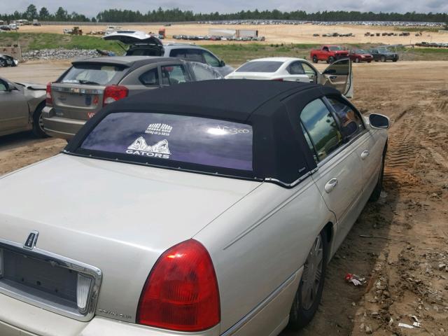 1LNHM83W54Y650998 - 2004 LINCOLN TOWN CAR U WHITE photo 9