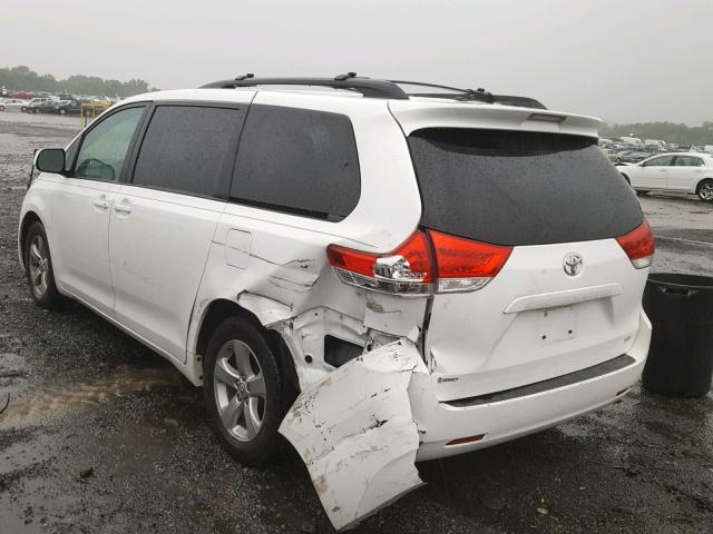 5TDKK3DC0DS393753 - 2013 TOYOTA SIENNA LE 白色 照片 3