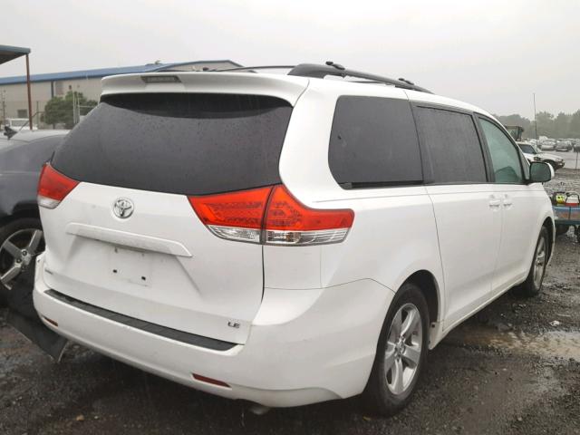 5TDKK3DC0DS393753 - 2013 TOYOTA SIENNA LE 白色 照片 4