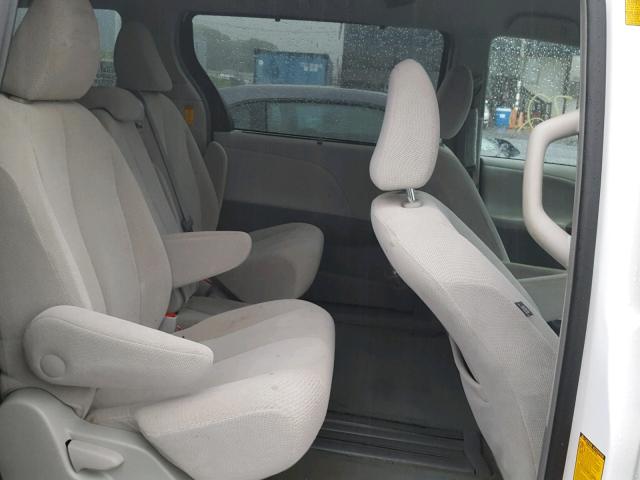 5TDKK3DC0DS393753 - 2013 TOYOTA SIENNA LE 白色 照片 6