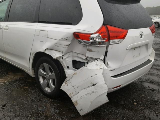 5TDKK3DC0DS393753 - 2013 TOYOTA SIENNA LE 白色 照片 9