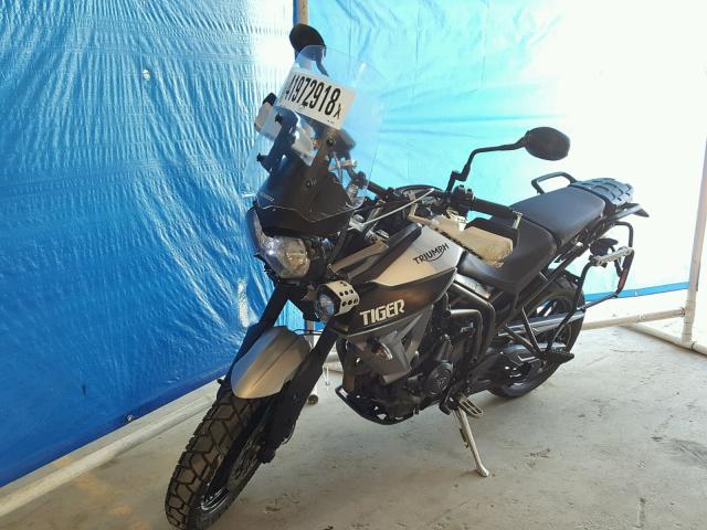 SMTE02BF7FT688462 - 2015 TRIUMPH MOTORCYCLE TIGER 800 SILVER photo 2