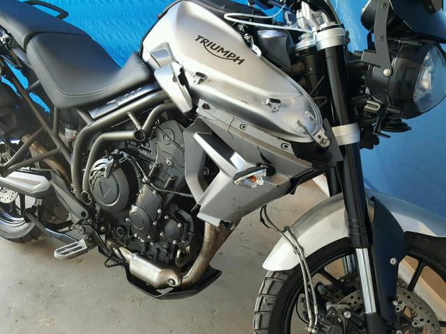 SMTE02BF7FT688462 - 2015 TRIUMPH MOTORCYCLE TIGER 800 SILVER photo 9