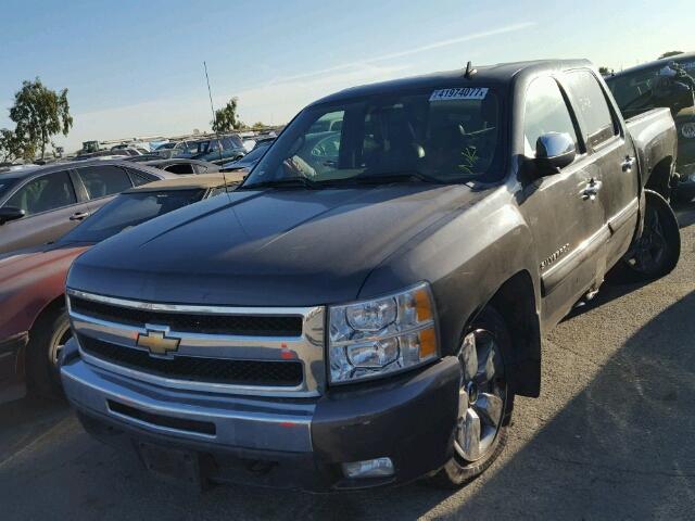 3GCPCSE00BG227018 - 2011 CHEVROLET SILVERADO GRAY photo 2