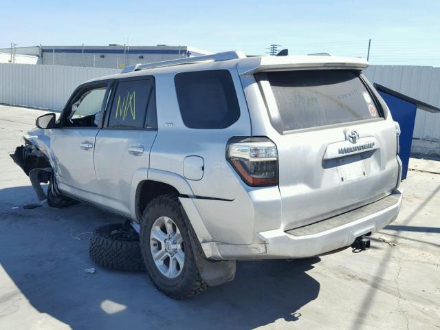 JTEBU5JR7G5287188 - 2016 TOYOTA 4RUNNER SR SILVER photo 3