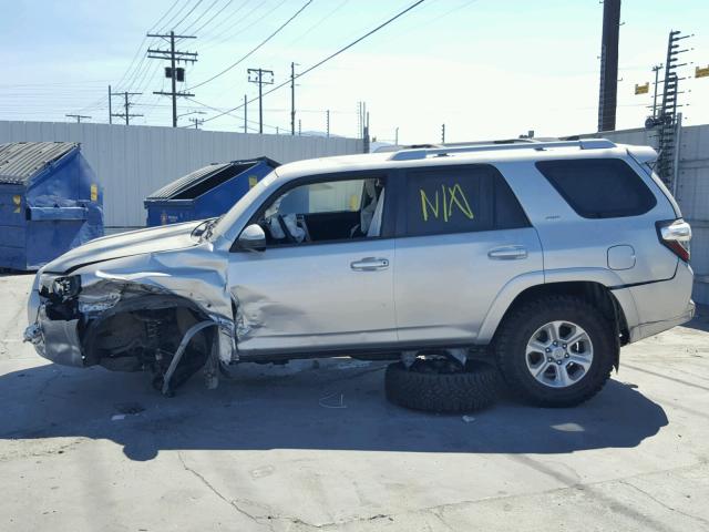 JTEBU5JR7G5287188 - 2016 TOYOTA 4RUNNER SR SILVER photo 9
