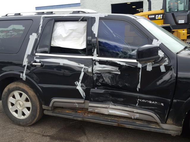 5LMFU28R83LJ39060 - 2003 LINCOLN NAVIGATOR BLACK photo 9