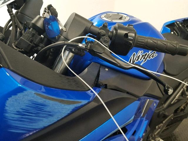 JKAEX8A15HDA30815 - 2017 KAWASAKI EX300 A BLUE photo 10