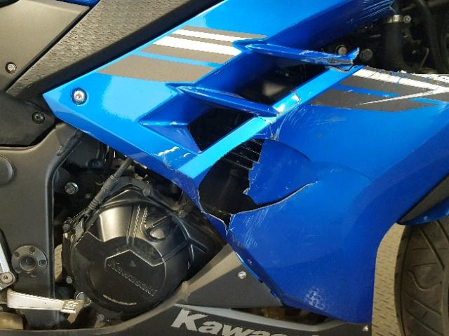 JKAEX8A15HDA30815 - 2017 KAWASAKI EX300 A BLUE photo 5