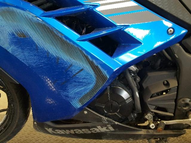 JKAEX8A15HDA30815 - 2017 KAWASAKI EX300 A BLUE photo 6