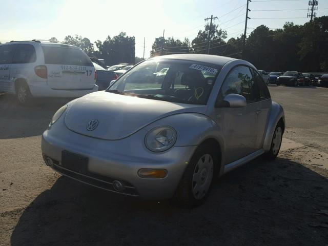 3VWCK21C91M472706 - 2001 VOLKSWAGEN NEW BEETLE 银色 照片 2