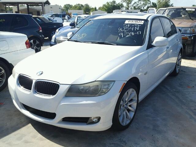 WBAPH7C52BE682065 - 2011 BMW 328 WHITE photo 2