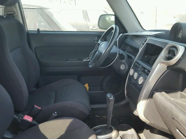 JTLKT324240158075 - 2004 TOYOTA SCION XB Gris foto 5