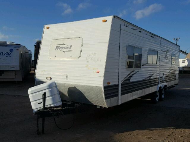 4YDT30F276E323077 - 2006 KEYSTONE HORNET WHITE photo 2