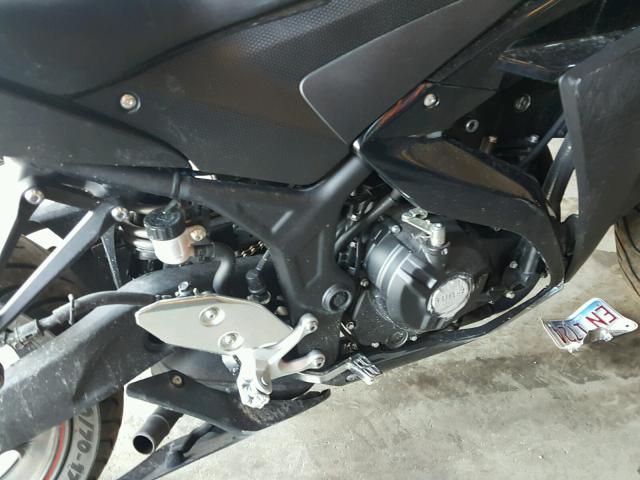 MH3RH06Y5HK017309 - 2017 YAMAHA YZFR3 BLACK photo 7