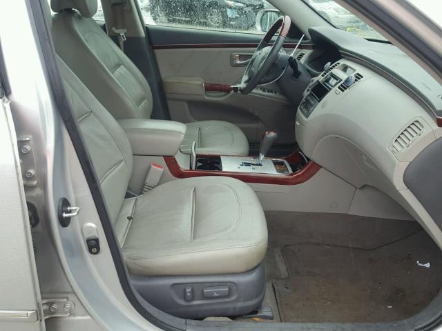 KMHFC46FX8A288860 - 2008 HYUNDAI AZERA SE SILVER photo 5