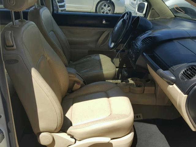 3VWCK31C25M415467 - 2005 VOLKSWAGEN NEW BEETLE 白色 照片 5