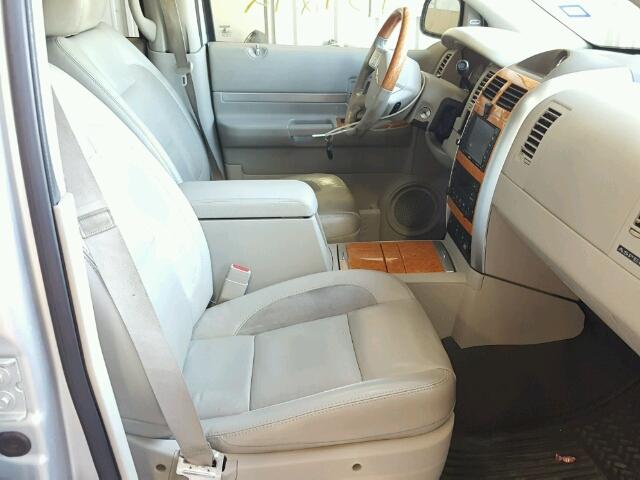 1A8HX58228F129179 - 2008 CHRYSLER ASPEN BEIGE photo 5