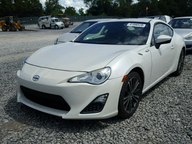 JF1ZNAA1XD1719347 - 2013 TOYOTA SCION FR-S WHITE photo 2