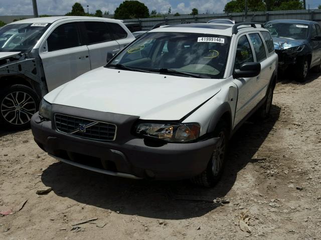 YV1SZ59H341158119 - 2004 VOLVO XC70 WHITE photo 2