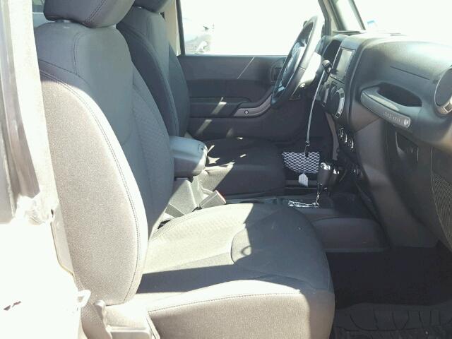 1C4AJWAG6HL696437 - 2017 JEEP WRANGLER S 奶油色 照片 5