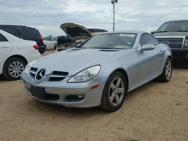 WDBWK54F18F187157 - 2008 MERCEDES-BENZ SLK 280 SILVER photo 2