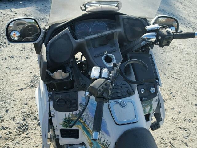 1HFSC47F56A506210 - 2006 HONDA GL1800 WHITE photo 5