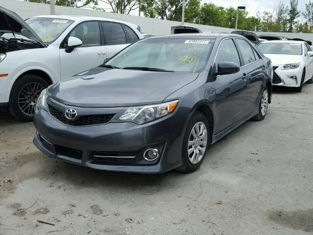 4T1BF1FK0EU332733 - 2014 TOYOTA CAMRY GRAY photo 2