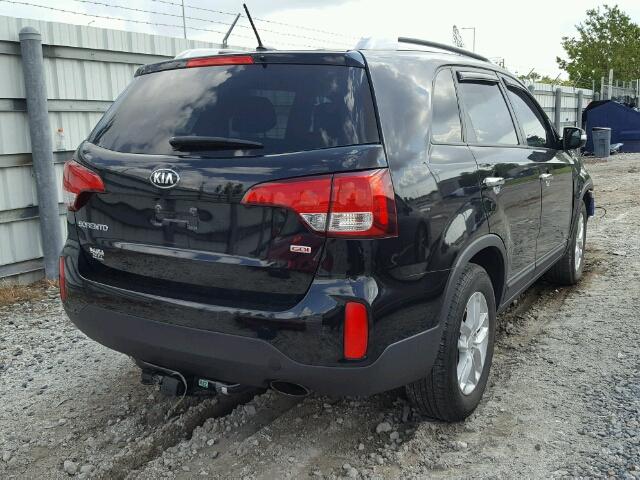 5XYKT3A63FG555094 - 2015 KIA SORENTO BLACK photo 4