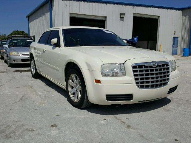 2C3LA43R66H417577 - 2006 CHRYSLER 300 WHITE photo 1