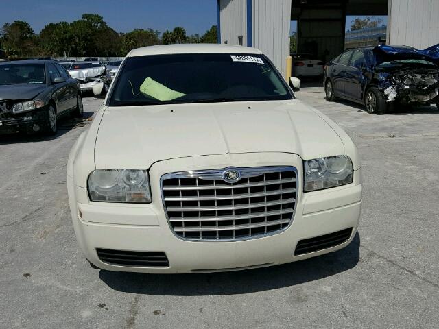 2C3LA43R66H417577 - 2006 CHRYSLER 300 WHITE photo 9