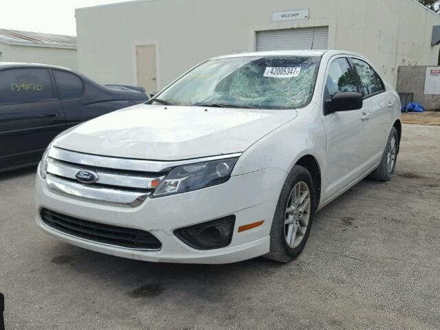 3FAHP0GA1AR237164 - 2010 FORD FUSION S WHITE photo 2