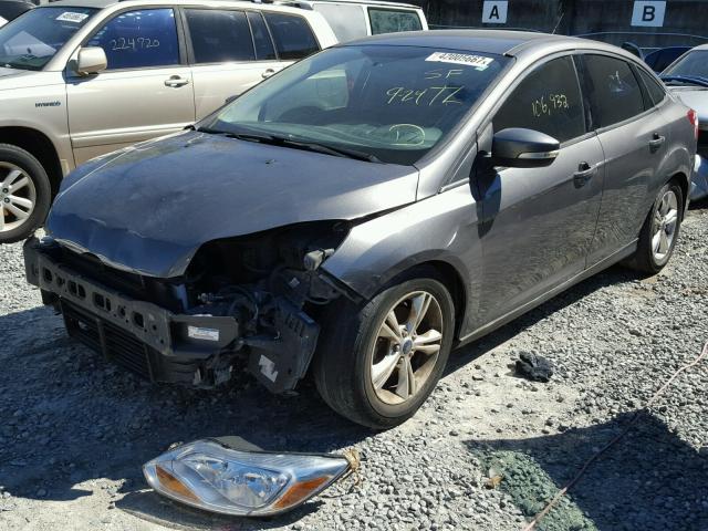 1FADP3F25EL158031 - 2014 FORD FOCUS GRAY photo 2