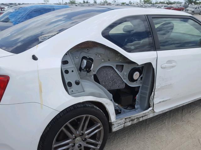 JTKJF5C77B3007482 - 2011 TOYOTA SCION TC 白色 照片 9